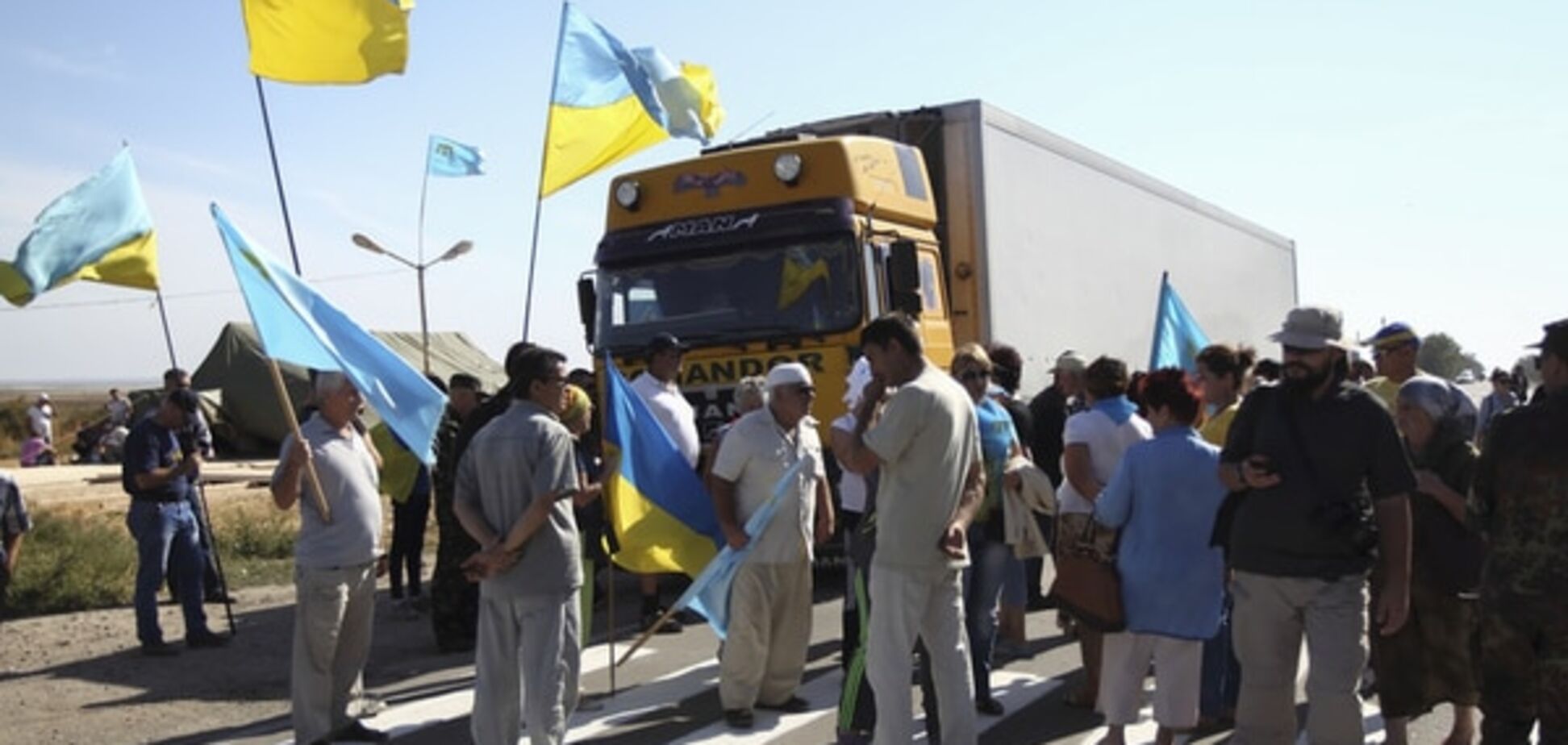 Торговая блокада Крыма: подробности акции, фото и видео