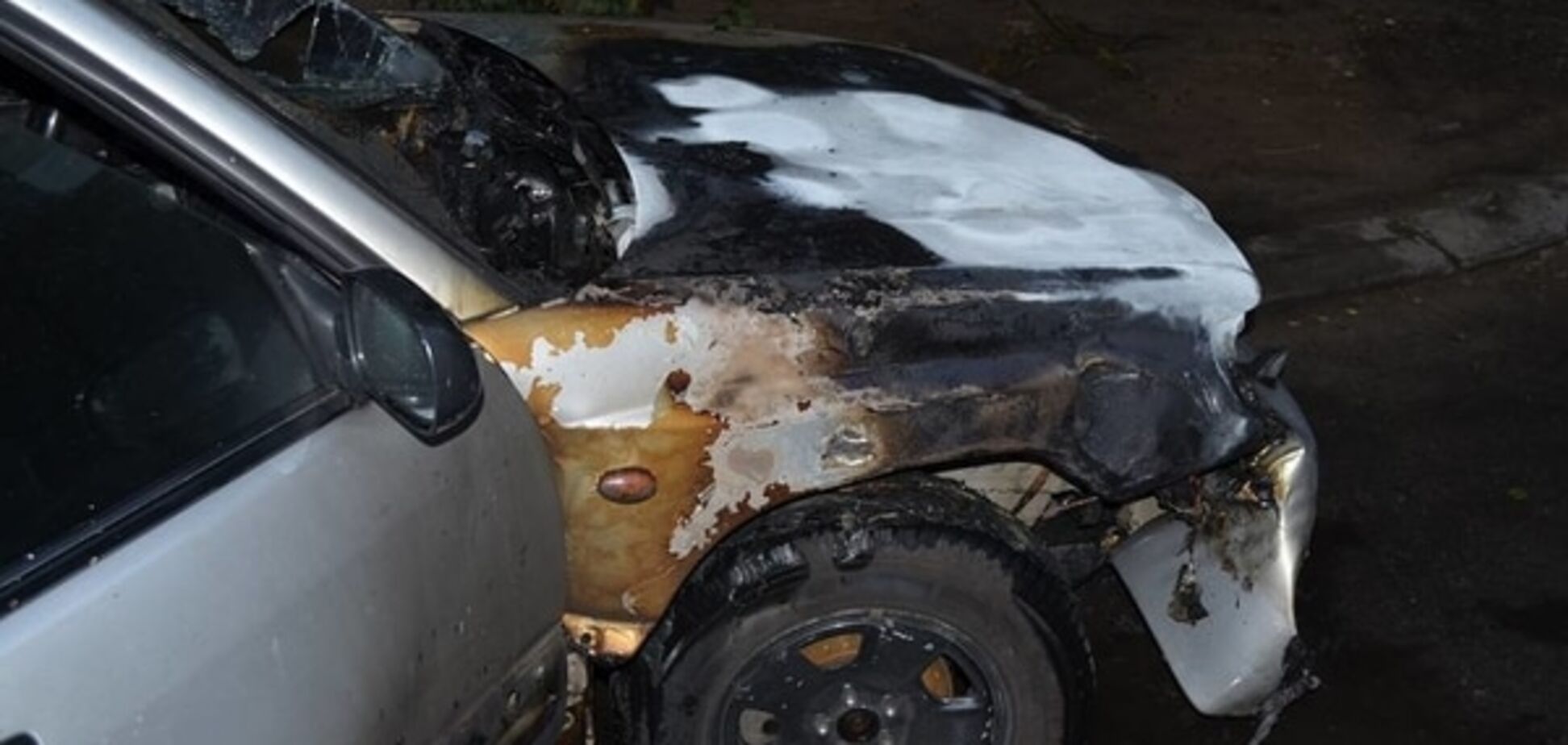 В Херсоне сожгли машину руководителя 'Правого сектора': опубликованы фото