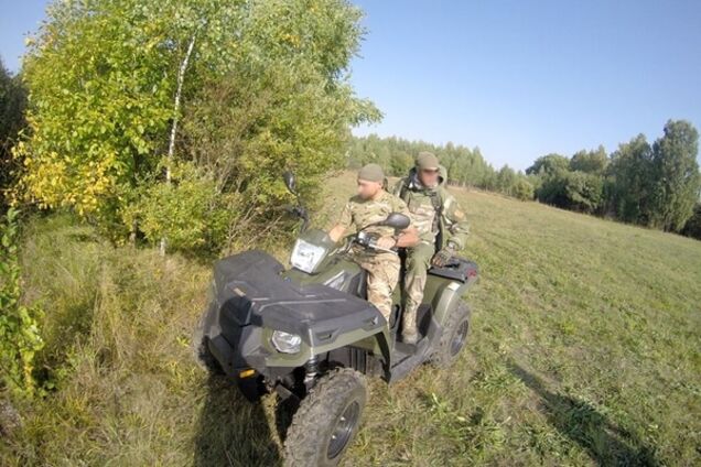Россияне не хотят махать ручкой: батальон 'Север' 'прогулялся' вдоль границы. Фотоотчет