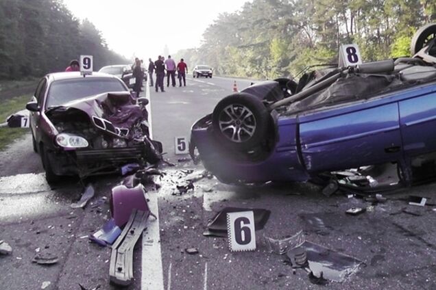 В лобовом ДТП на Кировоградщине погибли 2 человека: фото с места аварии