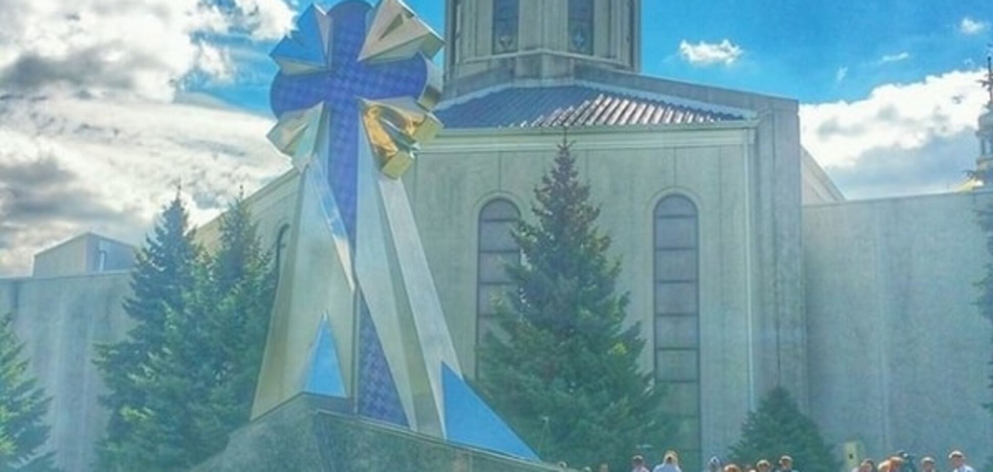 У США Філарет освятив перший пам'ятник Небесній Сотні: фоторепортаж
