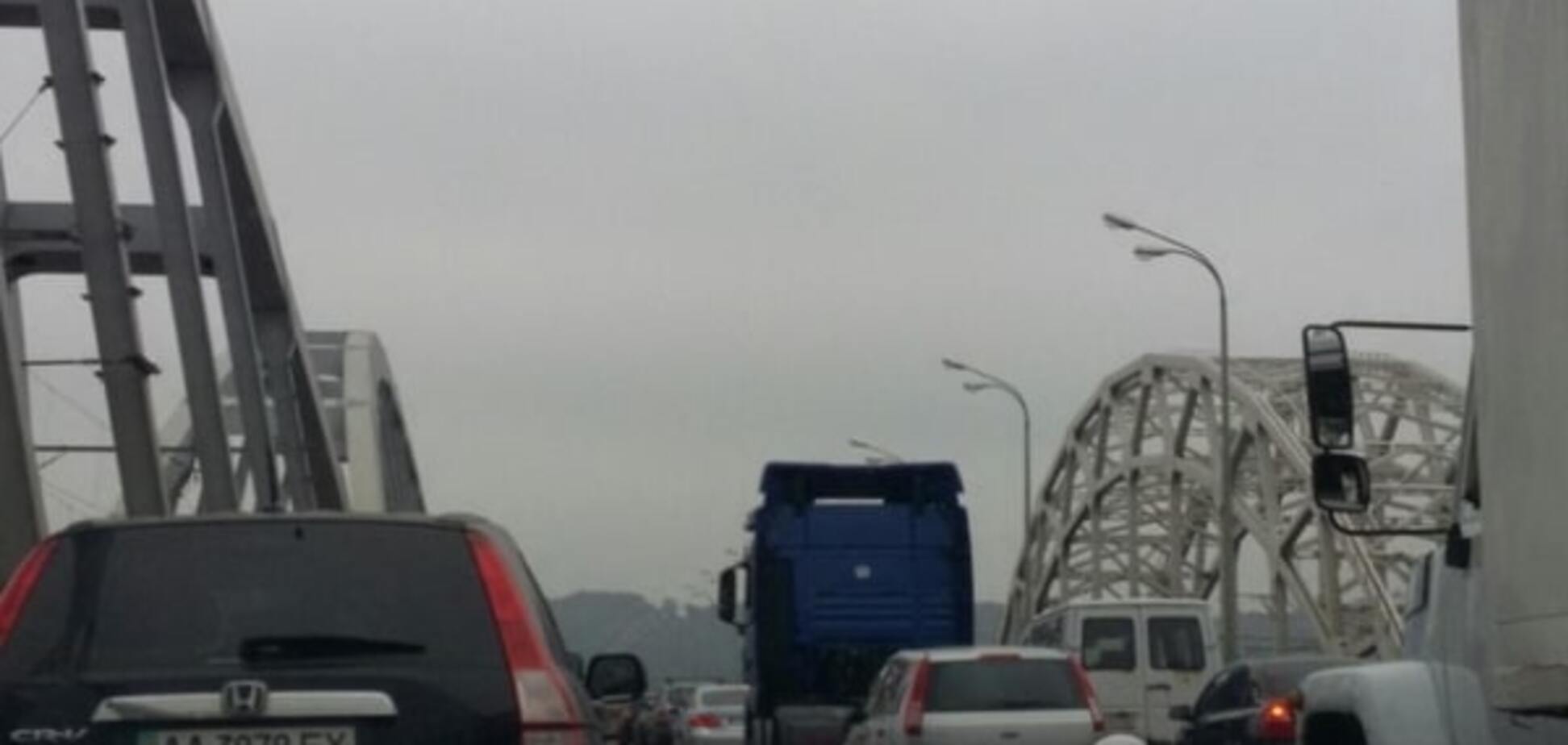 В Киеве дорожные заторы парализовали мосты