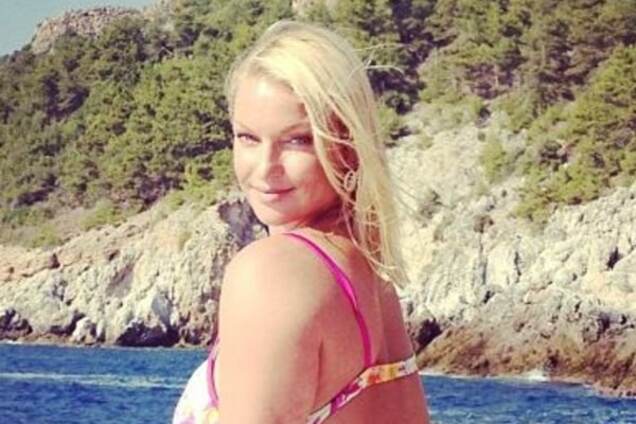 На Волочкову в прозрачном платье напала макака: видеофакт