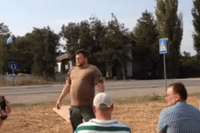 Этого не покажут по зомбоящику в России: самообороновец спел арию в Чонгаре. Видеофакт