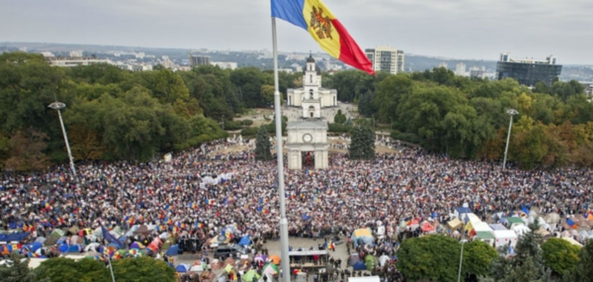 'Майдан' победил: руководство Нацбанка Молдовы уходит в отставку
