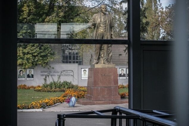 У Києві демонтують більше сотні пам'ятників комуністичного режиму