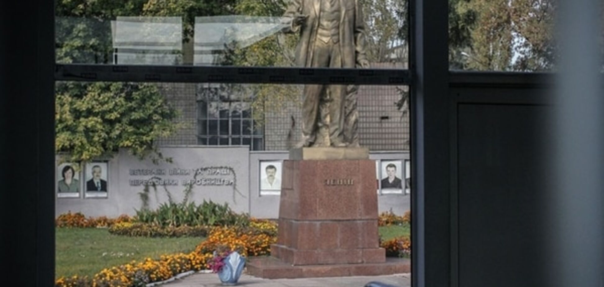 В Киеве демонтируют более сотни памятников коммунистического режима