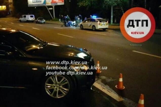 В Киеве мотоциклист протаранил 'Лексус': фото с места ДТП