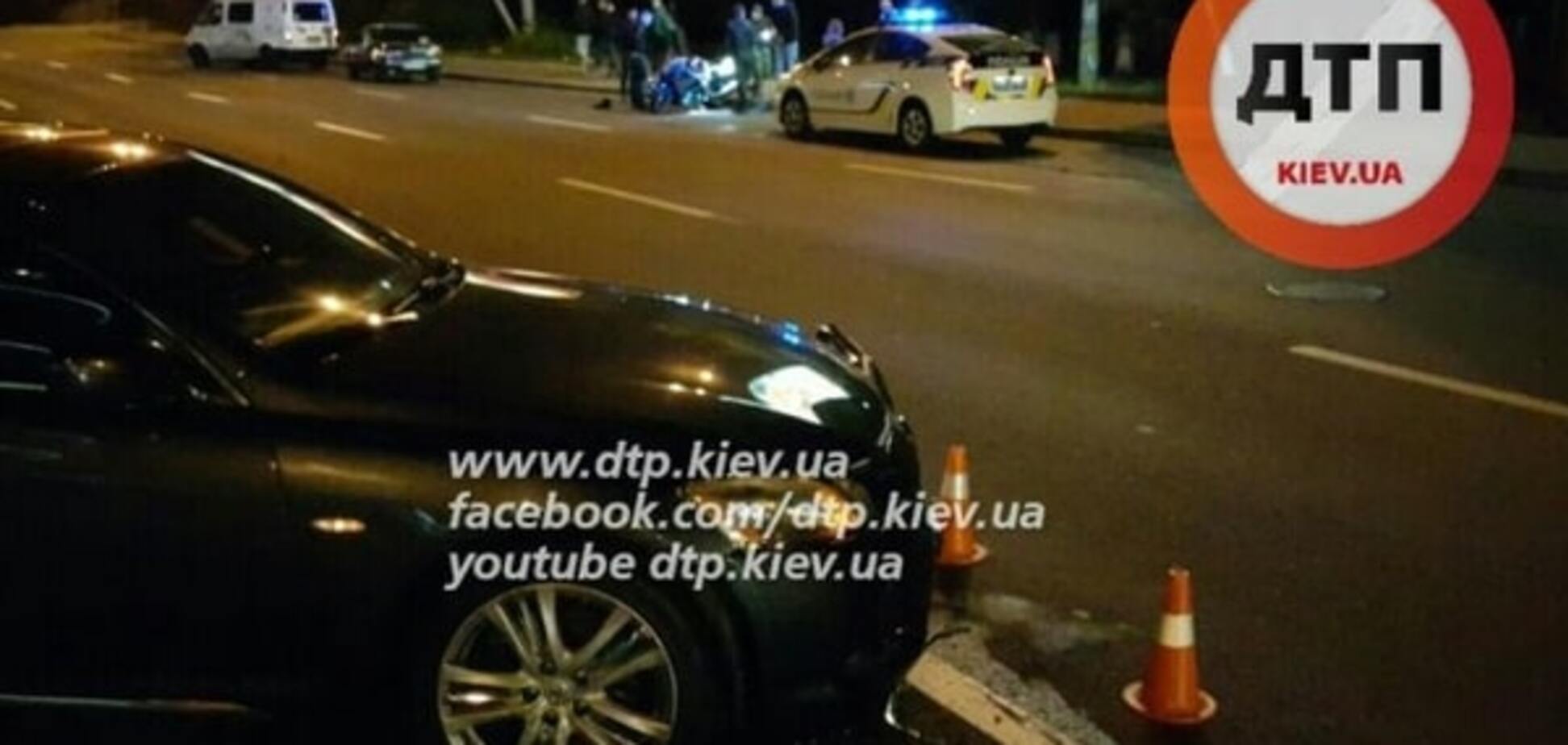 В Киеве мотоциклист протаранил 'Лексус': фото с места ДТП