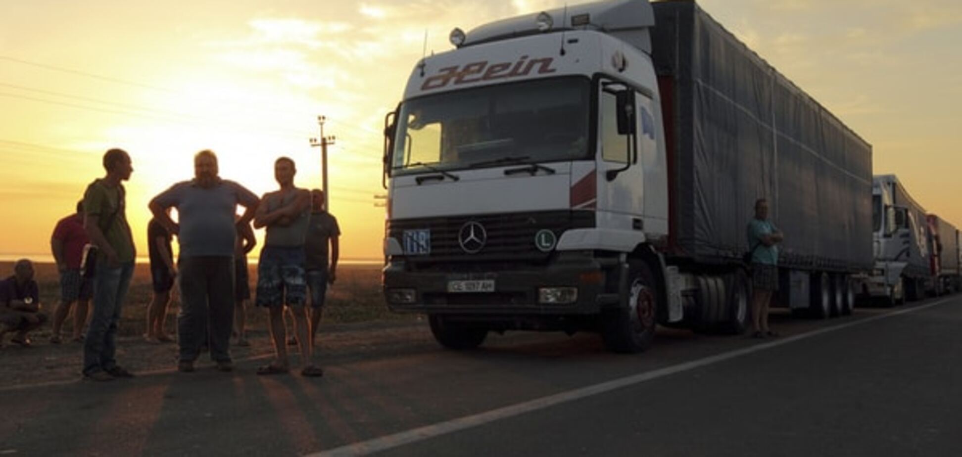 Блокада Крыма: МВД предупреждает провокации с помощью спецназа