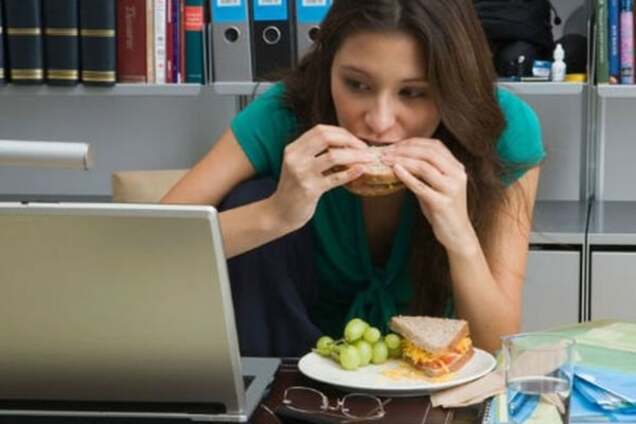 Диета для сидячего образа жизни, которая поможет не растолстеть в офисе