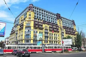 "Будинок-монстр" на Подолі знесуть до дозволеної висоти