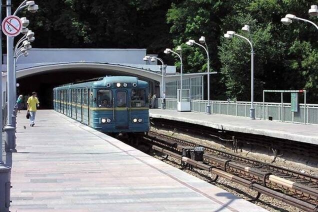 В киевском метро машинист открыл двери вагонов 'не с той стороны' – соцсети