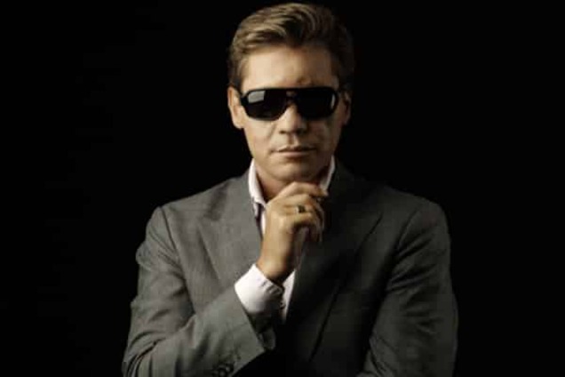 Чому я повинен віддати своє місто шалавам?