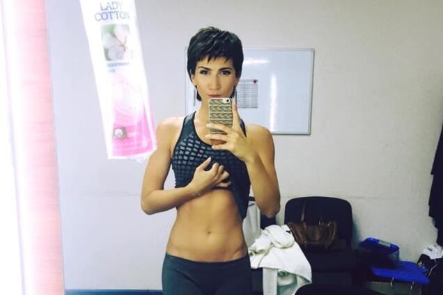 Анита Луценко поделилась лучшим упражнением для пресса: это ваше спасение