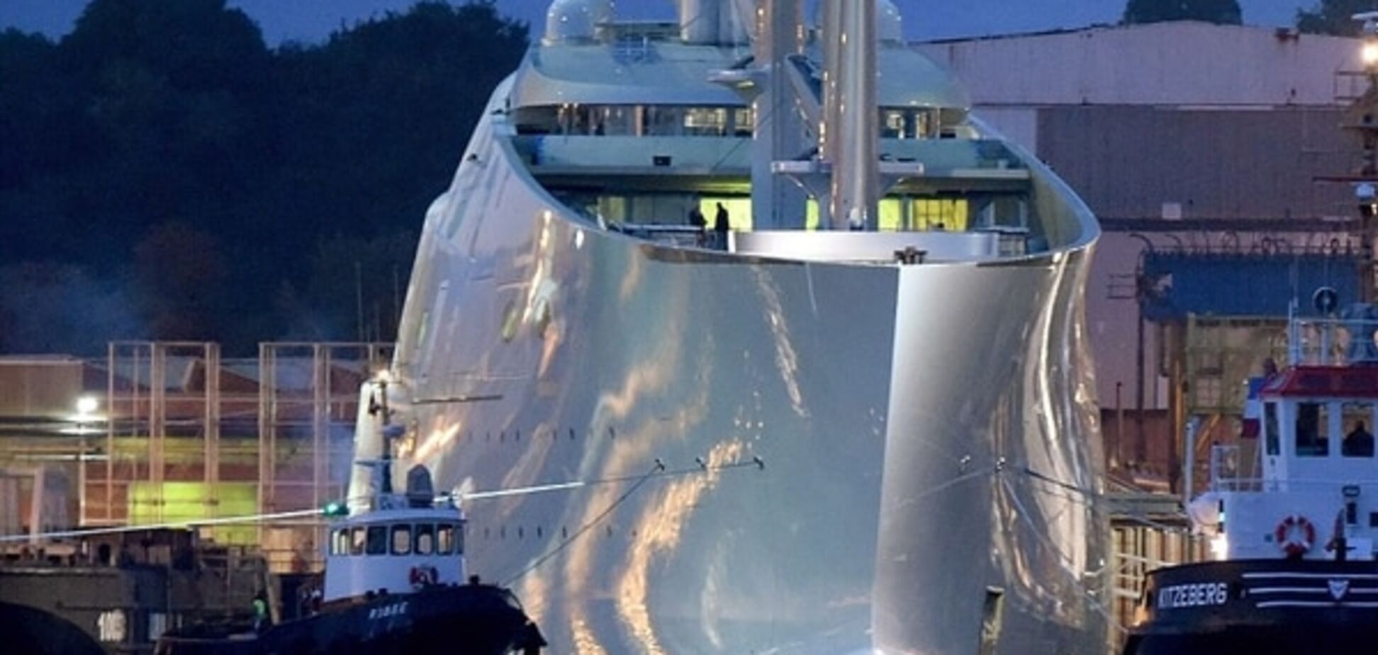 Песков бы плакал: у олигарха из России нашли гигантскую яхту. Фотофакт