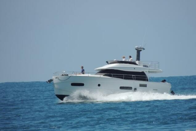 'Патриарха Кирилла' засекли на яхте за полмиллиона евро в одних трусах: опубликованы фото