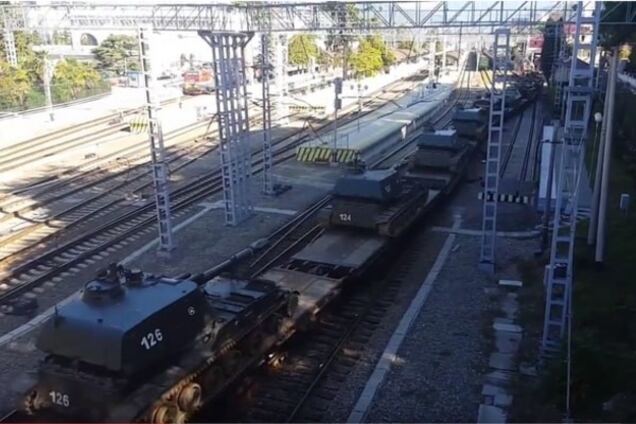 Россия начала спешно перебрасывать войска из Абхазии: опубликованы фото и видео