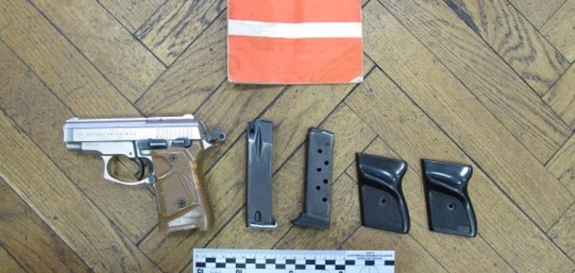 В Киеве задержали мужчину, который продавал 'на районе' оружие