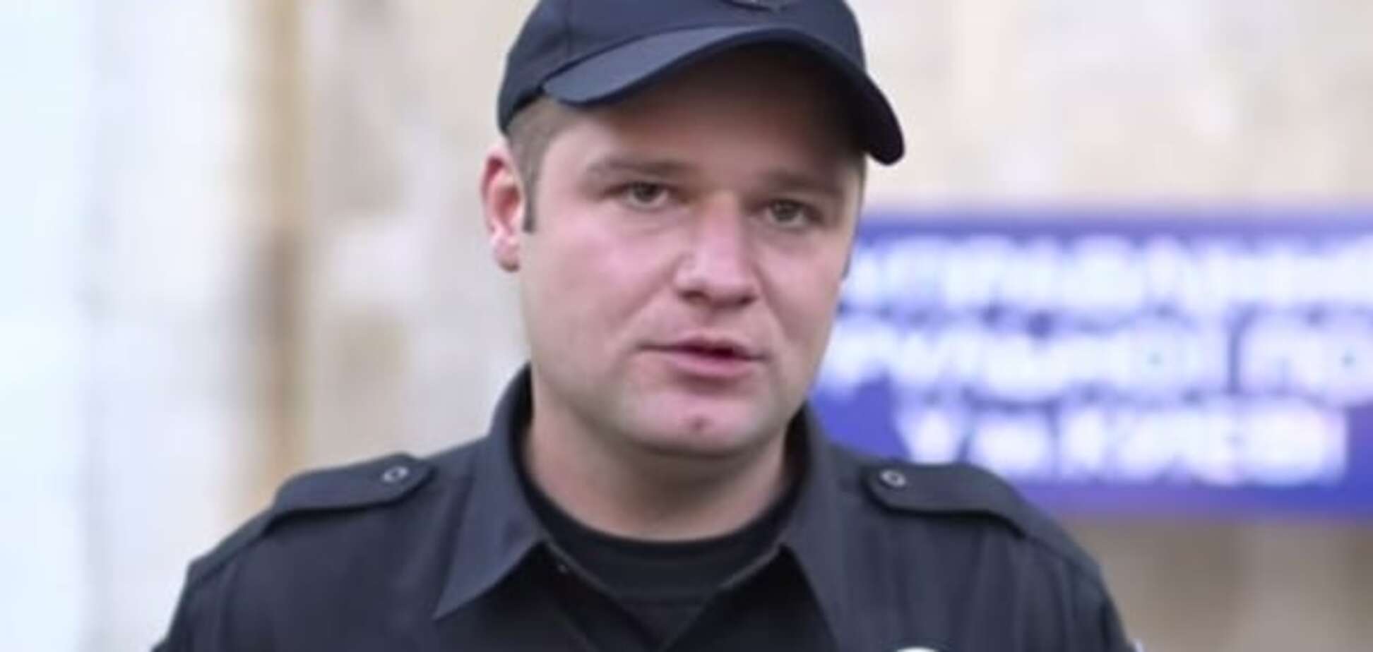 'Будешь плакать, с*ка, н*х на коленях'. В Киеве молодчики атаковали полицейских: видео инцидента