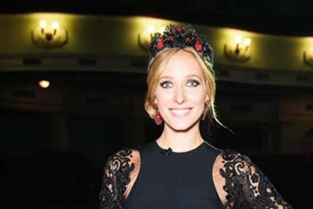 Длинноногая Катя Осадчая поразила роскошным вечерним образом