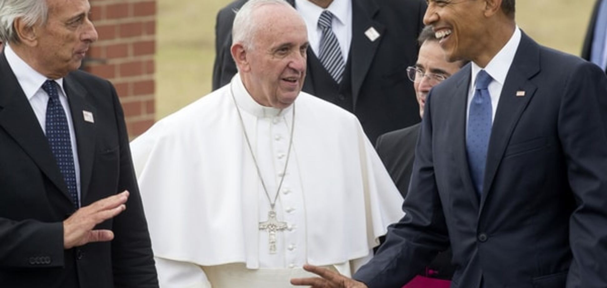 Впервые в США: Папу Франциска с почестями встречала вся семья Обамы. Фоторепортаж