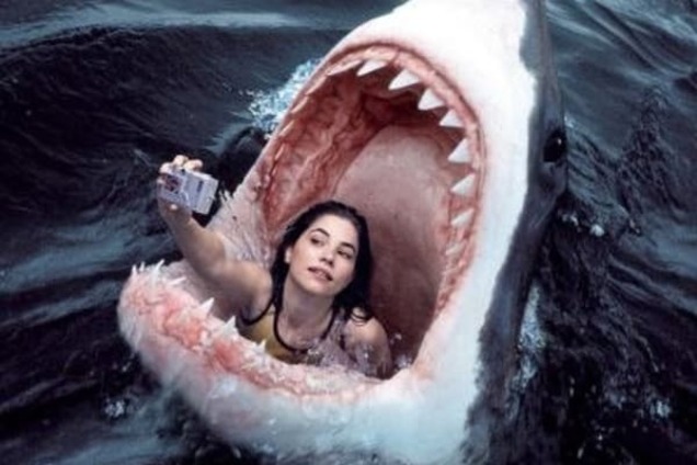 Глупые смерти: селфи убило больше людей, чем нападение акулы