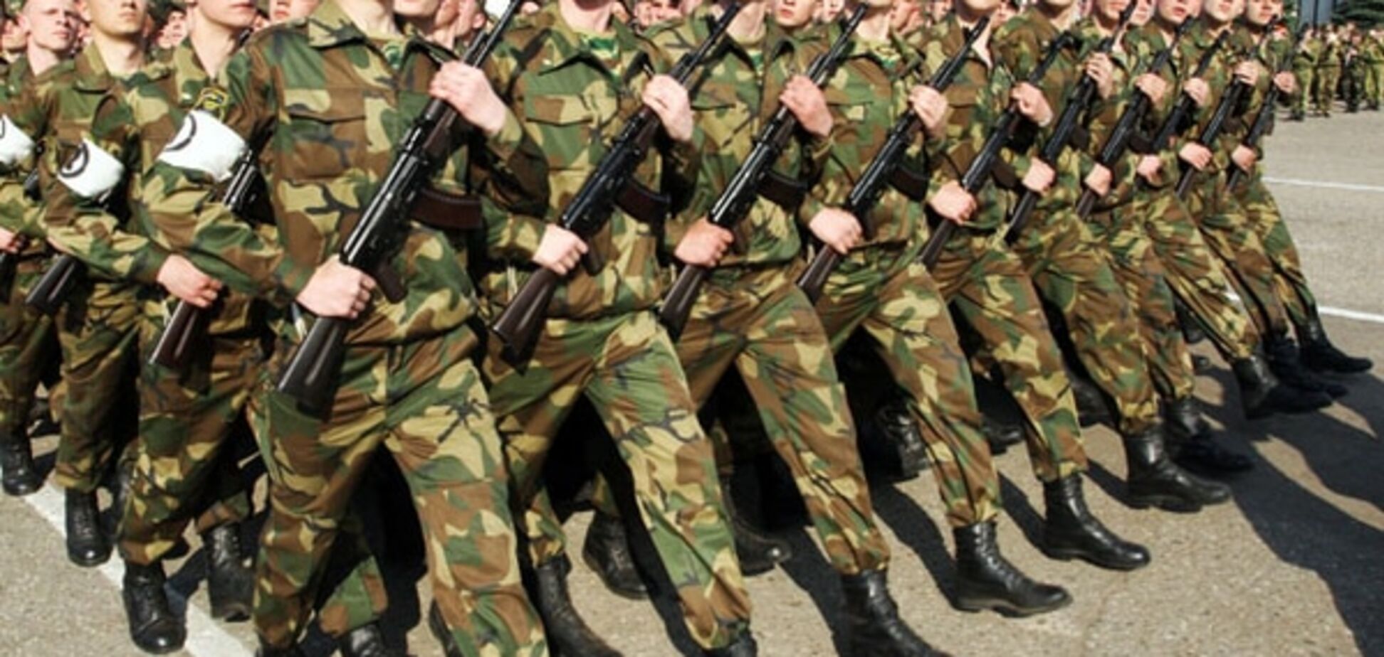 У Яценюка предложили отменить надбавку военным срочной службы