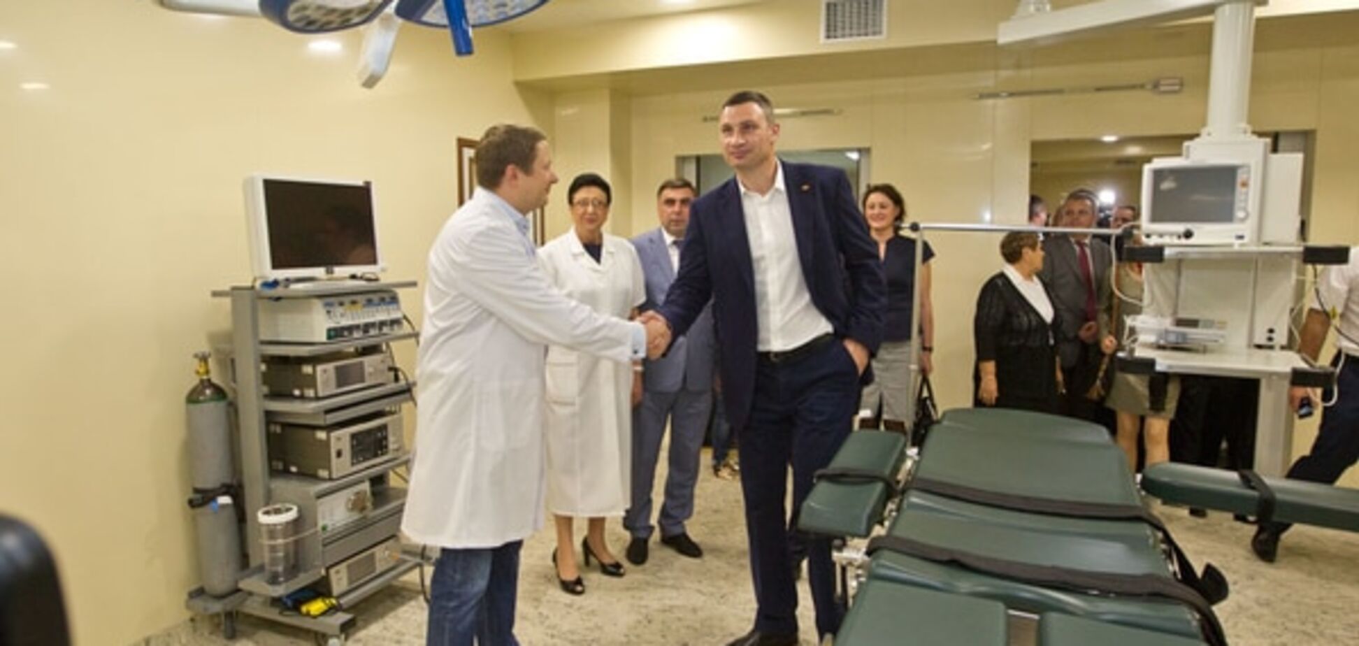 Кличко открыл новый современный корпус больницы №12