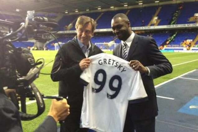 Англичане некрасиво оконфузились с подарком легендарному Грецки