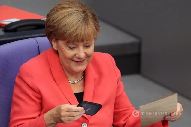 Телефон у конверті підняв Меркель настрій в бундестазі
