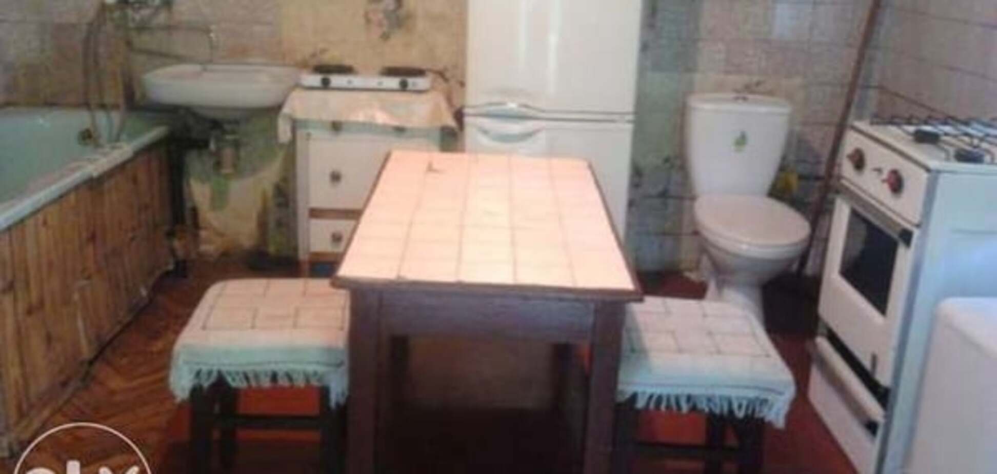 В Киеве сдают квартиру с унитазом на кухне: фотофакт