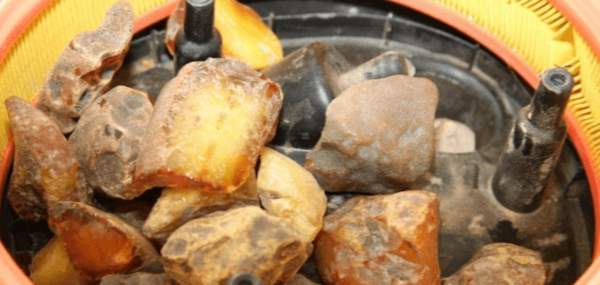 'Янтарные войны': Госпогранслужба нашла 11 нелегальных карьеров и 'польский след'