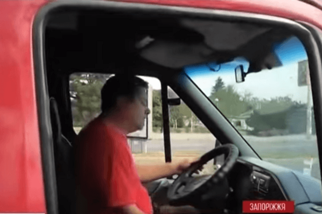 В Запорожье водитель набросился на женщину с кулаками из-за шансона: видеофакт