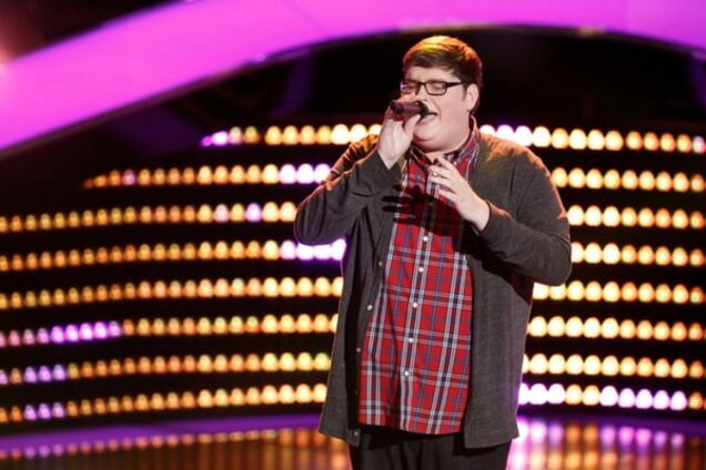 Участник американского 'Голоса' поразил судей невероятным исполнением песни Sia