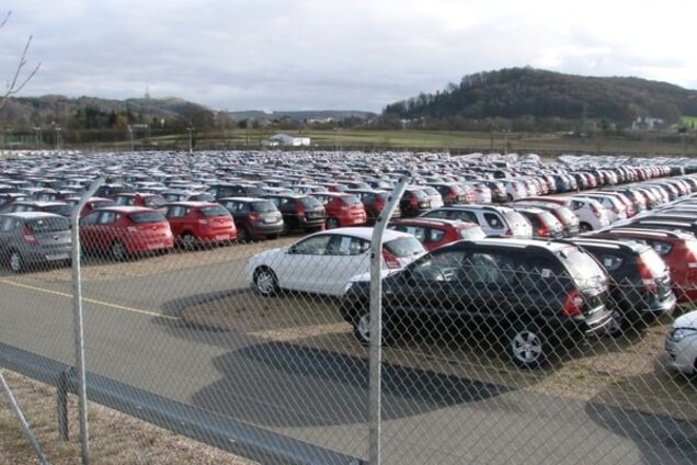 Порошенко ответил на петицию об отмене растаможки автомобилей