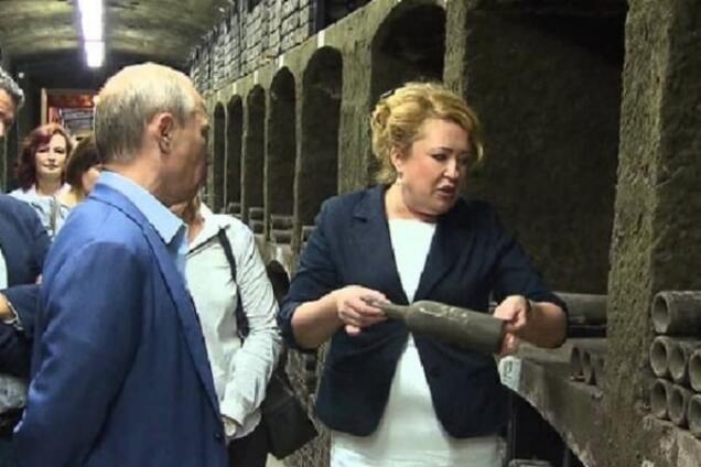 А списали за 14 грн: бутылку распитого Путиным и Берлускони вина хотят продать за 1 млн евро