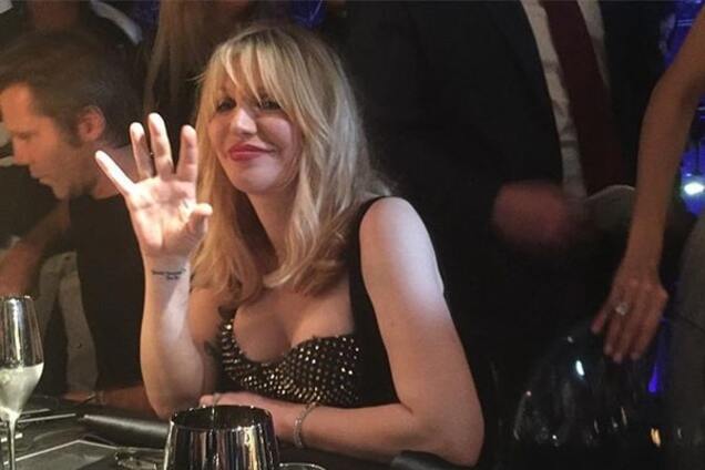 Собчак в Милане поужинала с Кортни Лав в роскошной обстановке: фотофакт