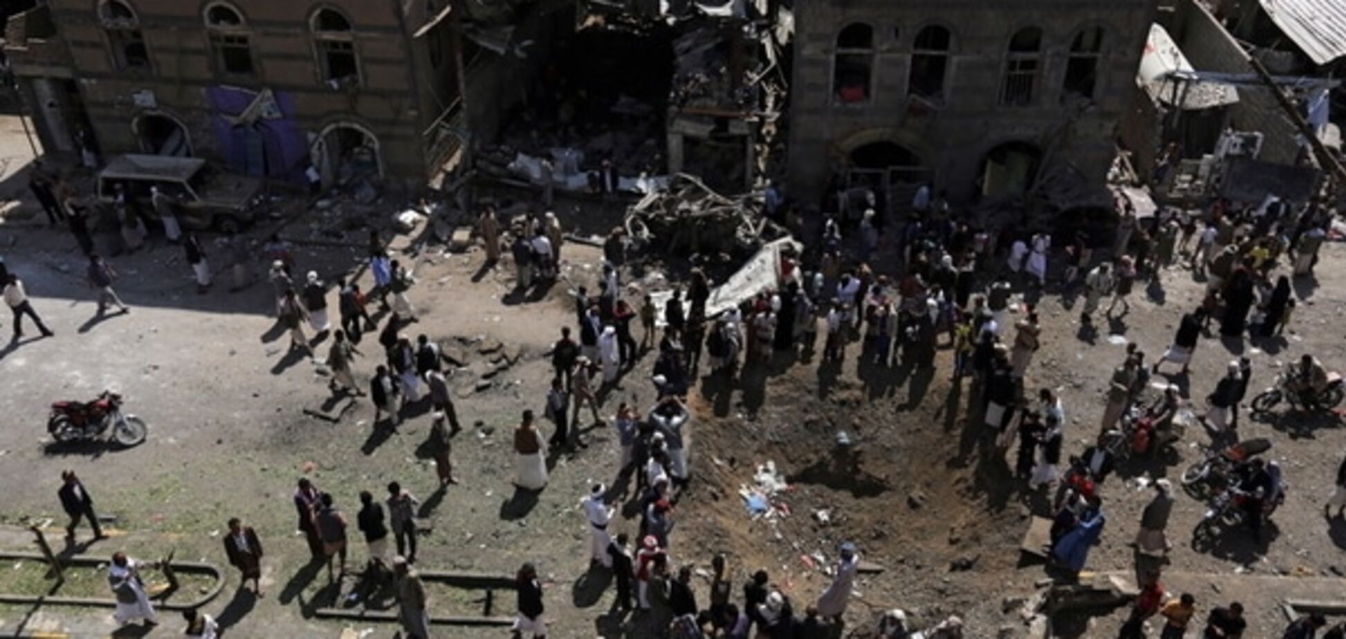 В Йемене от взрыва в мечети во время праздника погибли 25 человек
