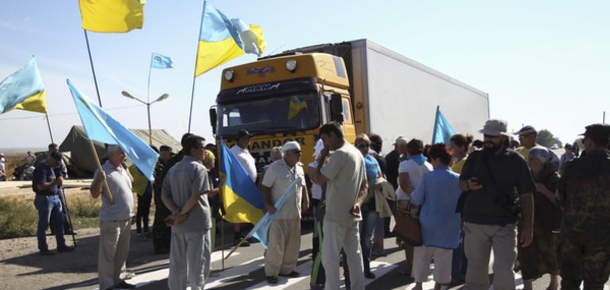 Блокада Криму: активісти відступлять всередину материкової частини України