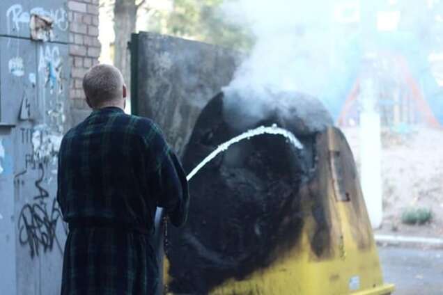 В Киеве парень в халате спас КПИ от пожара: фотофакт