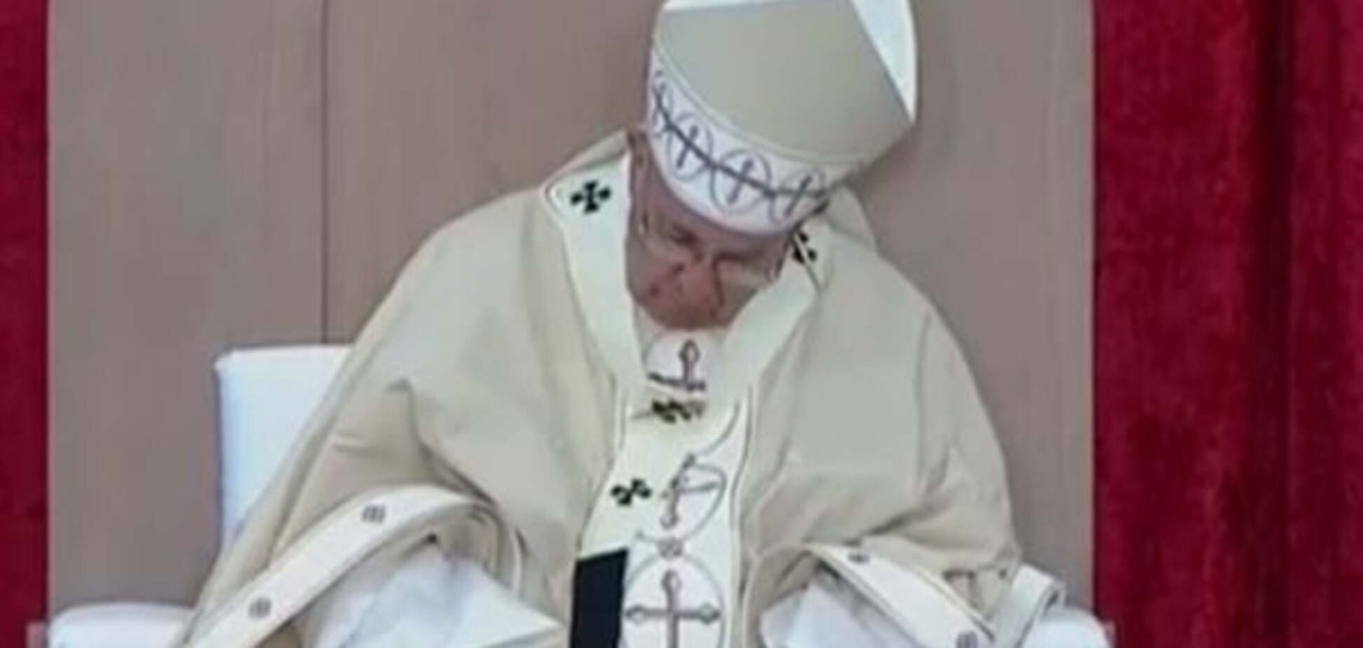 Папа Римский уснул во время своей мессы в США: фотофакт