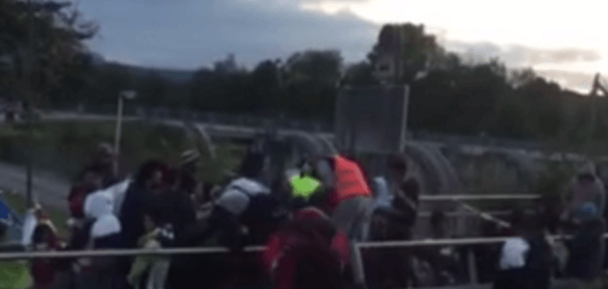 На границе Австрии и Германии беженцы разместились в палатках: видеофакт
