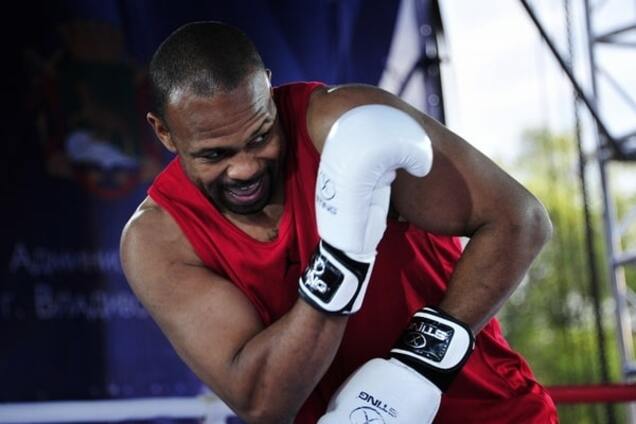 Гордиться нечем: легенда мирового бокса получил российский паспорт