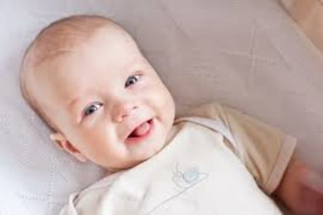 Ученые выяснили, почему младенцы так странно улыбаются