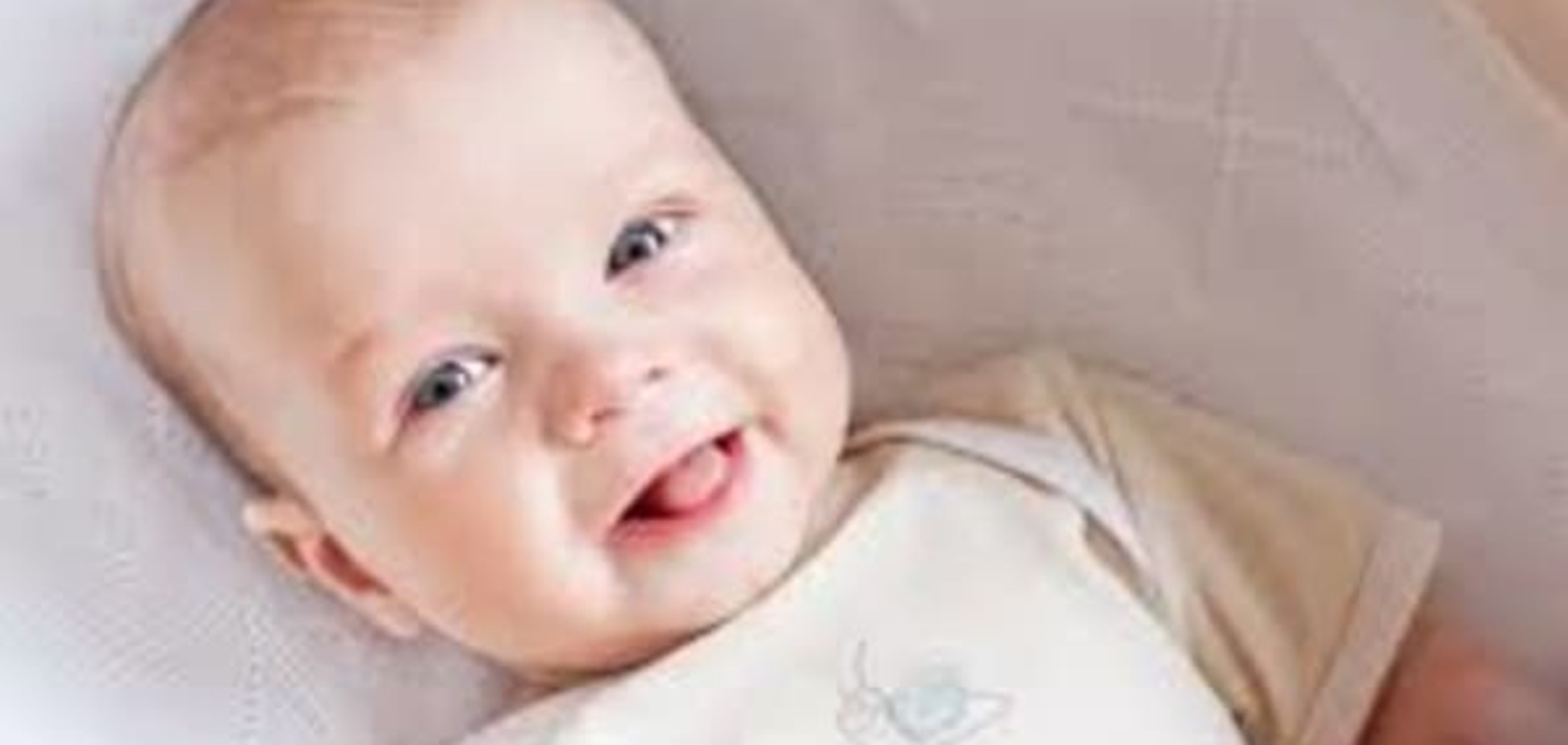 Ученые выяснили, почему младенцы так странно улыбаются