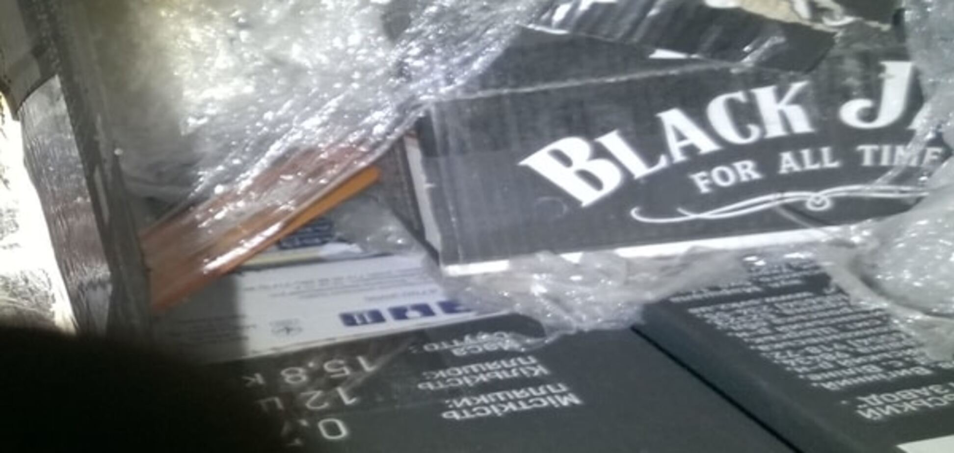 Сухой закон. К террористам на Донбассе не пустили виски и газировку: опубликованы фото