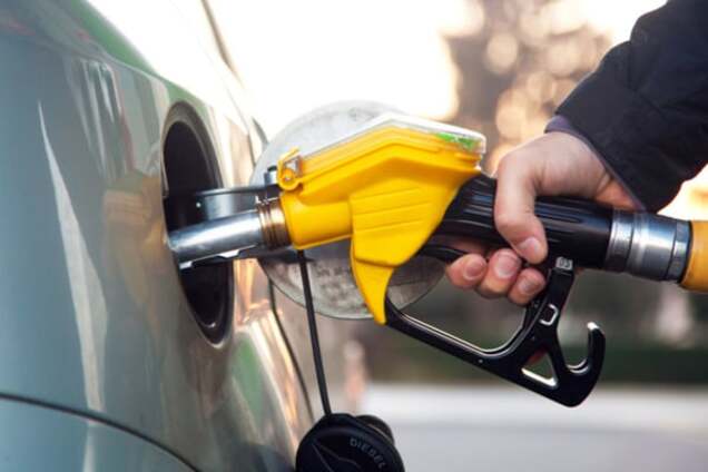 В Украине значительно упали продажи бензина
