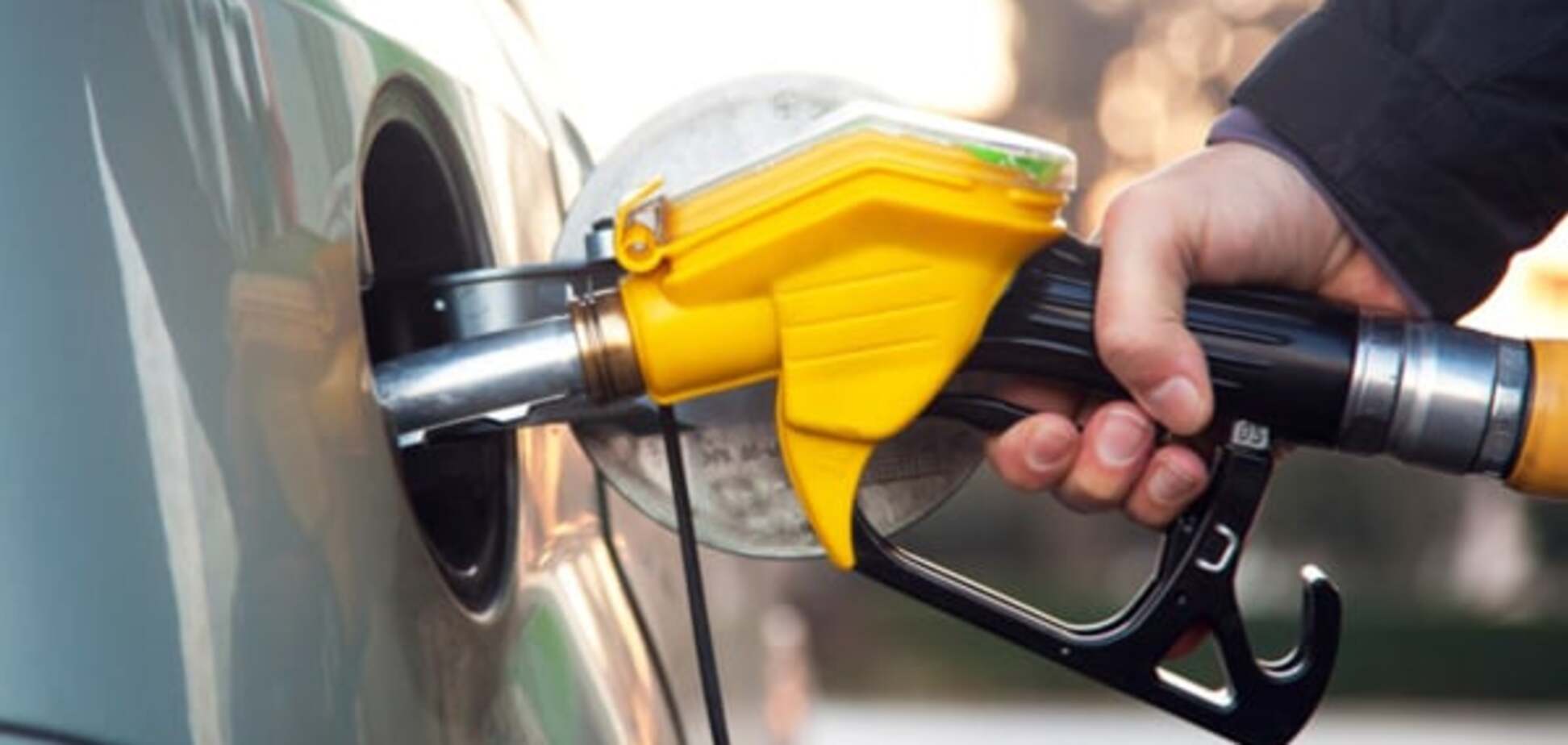 В Украине значительно упали продажи бензина