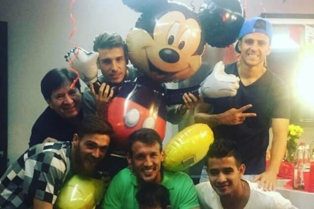 Футболіст 'Динамо' організував яскравий день народження з Міккі-Маусом: забавні фото